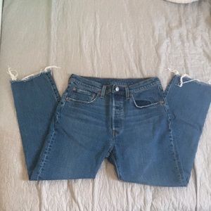 Levi dark wash straight leg fitted pair of jeans size: best 27-30